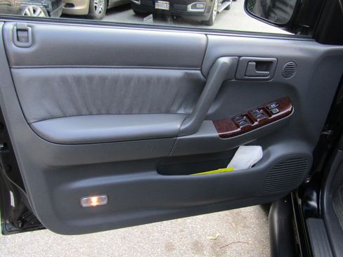 Used 1998 Isuzu Rodeo LS AWD/4WD image 40