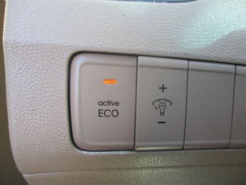 Used 2013 Hyundai Elantra GLS image 9