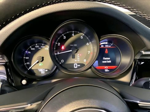 Used 2025 Porsche Macan image 29