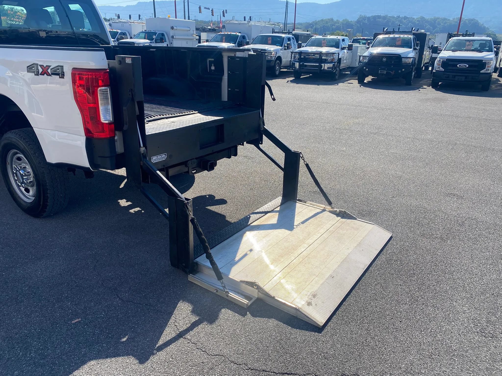 Used 2017 Ford F250 XL w/ Power Equipment Group AWD/4WD image 30