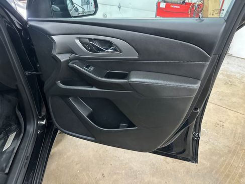 Used 2023 Chevrolet Traverse LT w/ Midnight/Sport Edition image 41