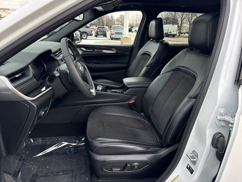 Certified 2023 Jeep Grand Cherokee L Laredo image 11