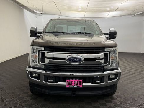 Used 2017 Ford F250 XLT w/ XLT Premium Package AWD/4WD image 6