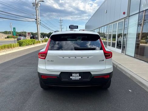Certified 2025 Volvo XC40 B5 Plus AWD/4WD image 4