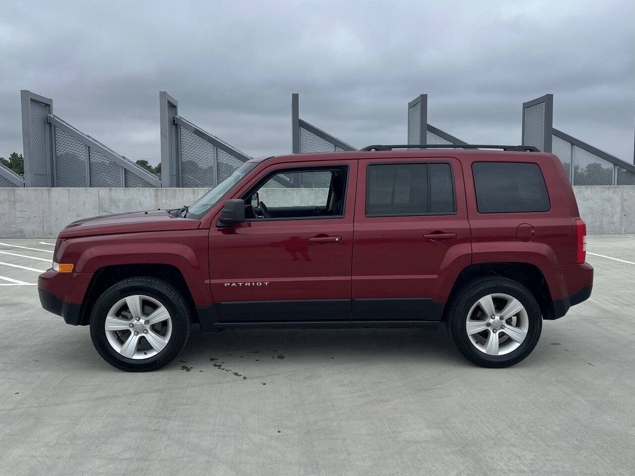 Used 2016 Jeep Patriot Latitude AWD/4WD image 6