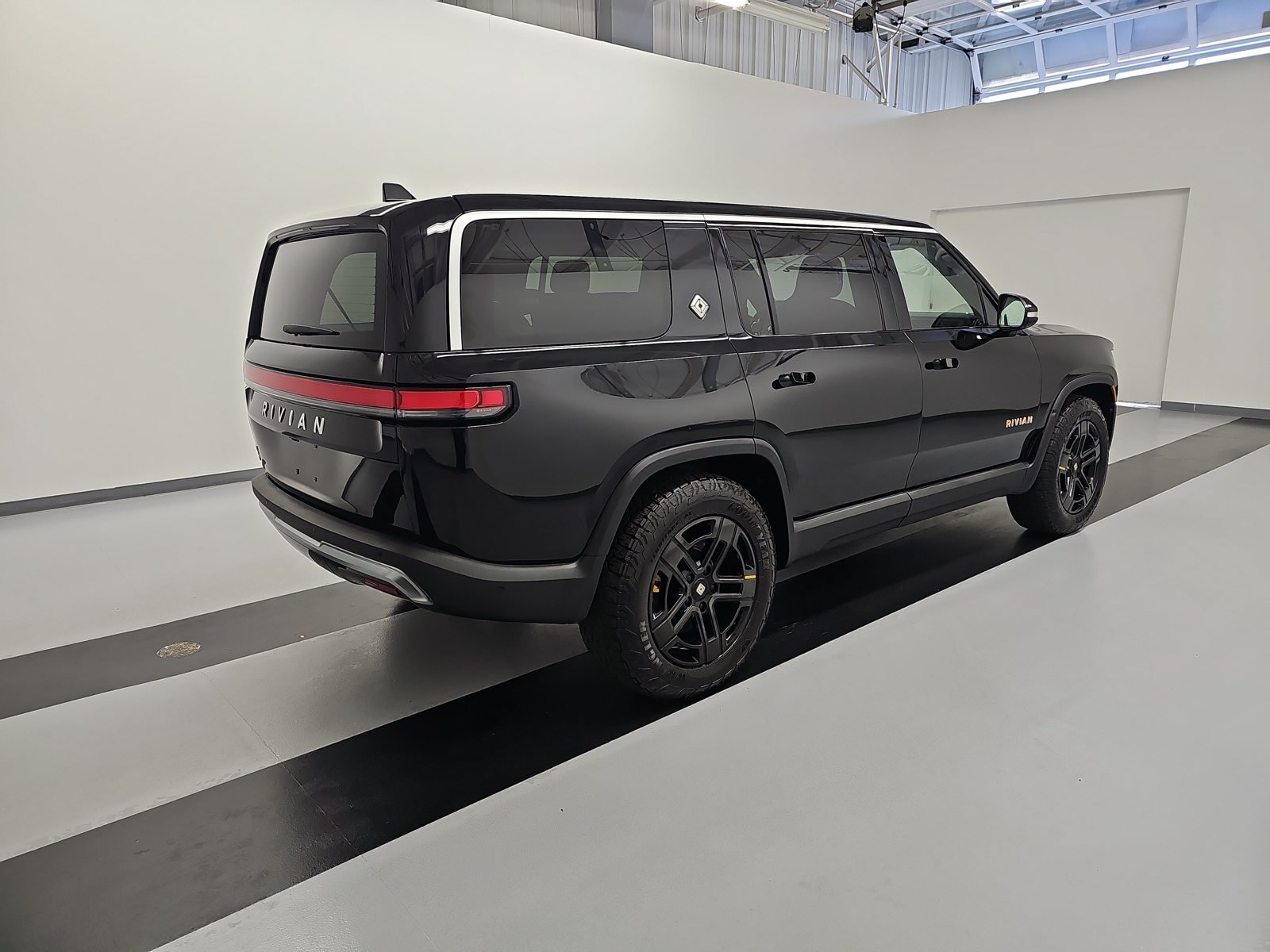 Used 2023 Rivian R1S Adventure Quad AWD/4WD image 5