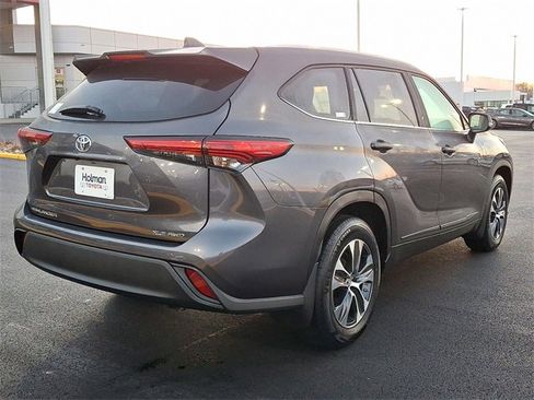 Certified 2023 Toyota Highlander XLE image 7