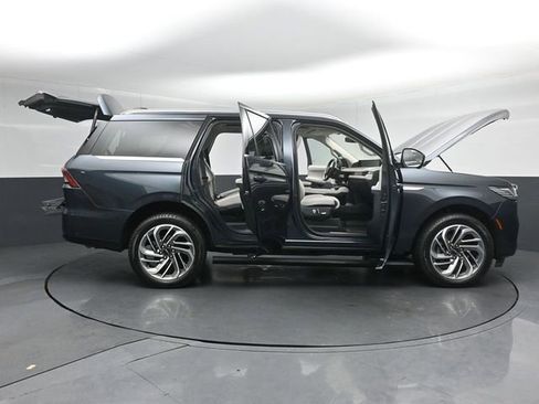Certified 2025 Lincoln Navigator Reserve AWD/4WD image 64
