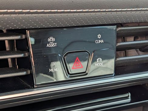 Used 2025 Volkswagen Atlas SE image 46