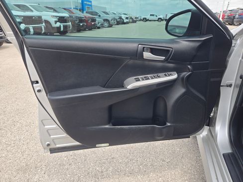 Used 2012 Toyota Camry SE FWD image 12