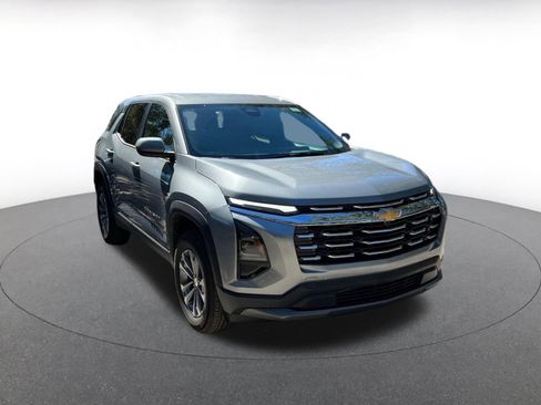 Used 2025 Chevrolet Equinox LT image 1