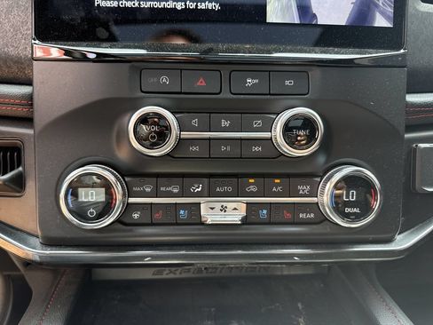 Used 2022 Ford Expedition Limited AWD/4WD image 23