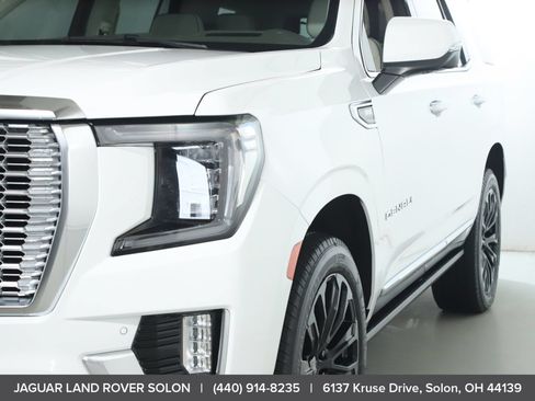 Used 2021 GMC Yukon Denali w/ Denali Premium Package AWD/4WD image 14