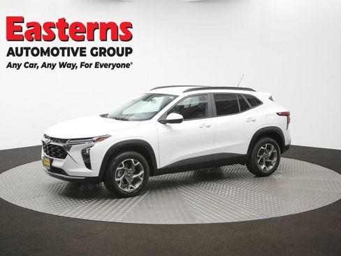 Used 2025 Chevrolet Trax LT FWD image 57