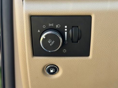 Used 2018 Jeep Grand Cherokee Overland AWD/4WD image 31