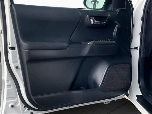 Used 2022 Toyota Tacoma TRD Off-Road image 21