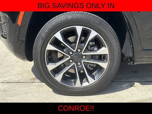 Used 2024 Jeep Grand Cherokee Overland w/ Advanced Protech Group III AWD/4WD image 9
