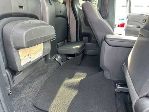 Used 2022 Nissan Frontier S RWD image 22