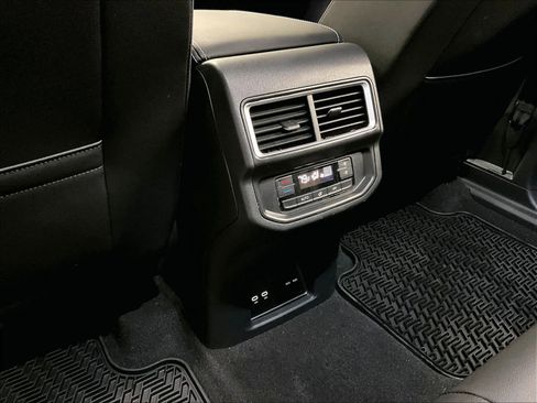 Used 2025 Volkswagen Atlas SE w/ Black Wheel Package image 35