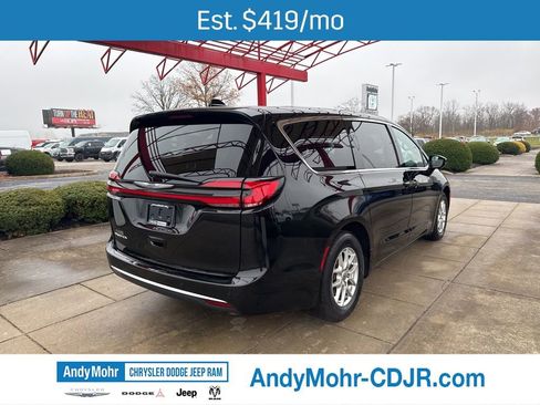 Used 2025 Chrysler Pacifica Select image 7