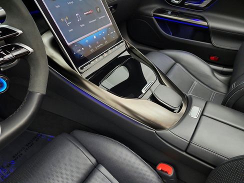 Used 2023 Mercedes-Benz SL 55 AMG 4MATIC w/ Driver Assistance Package image 11