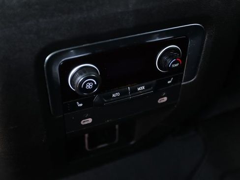 Used 2021 Chevrolet Suburban LT w/ Luxury Package image 28