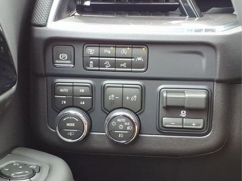 New 2026 Chevrolet Suburban RST w/ RST Capability Package image 14