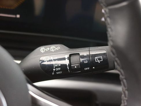 Used 2025 Kia Carnival FWD image 25