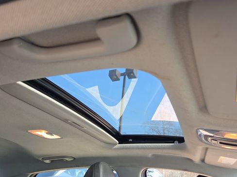 Used 2024 Hyundai Elantra Limited image 21