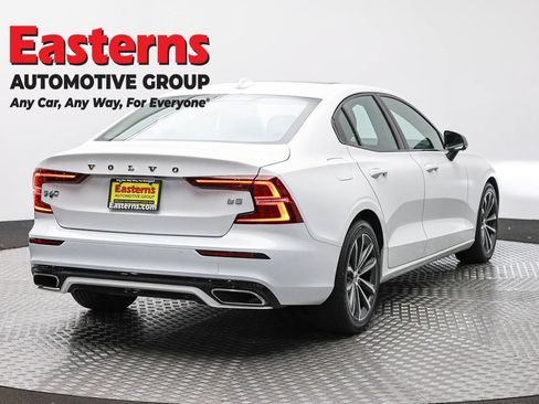 Used 2022 Volvo S60 B5 Inscription FWD image 5