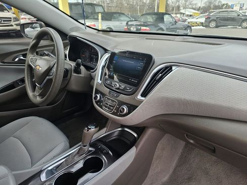 Used 2020 Chevrolet Malibu LT FWD image 46