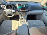 Used 2012 Toyota Highlander 4WD image 2