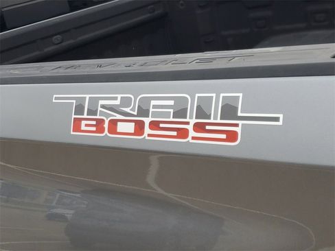Used 2021 Chevrolet Silverado 1500 LT Trail Boss w/ LT Trail Boss Premium Package image 5
