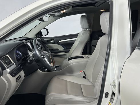 Used 2019 Toyota Highlander XLE image 18
