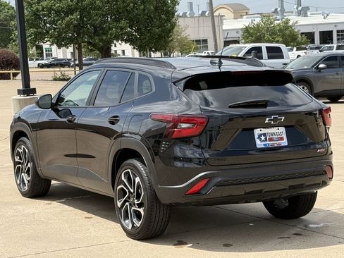 Used 2024 Chevrolet Trax RS w/ Sunroof Package FWD image 5