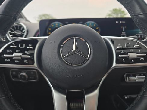 Used 2023 Mercedes-Benz GLB 250 4MATIC image 30