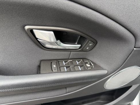 Used 2018 Land Rover Range Rover Evoque image 18