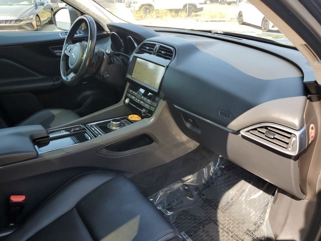 Used 2019 Jaguar F-PACE Premium AWD/4WD image 43