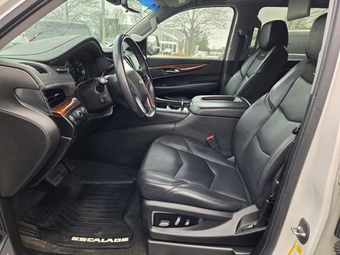 Used 2019 Cadillac Escalade Premium Luxury image 22