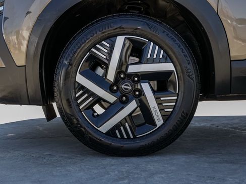 Used 2025 Nissan Kicks SV FWD image 11