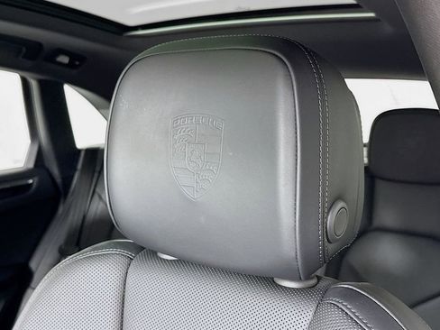 Certified 2025 Porsche Macan AWD/4WD image 14