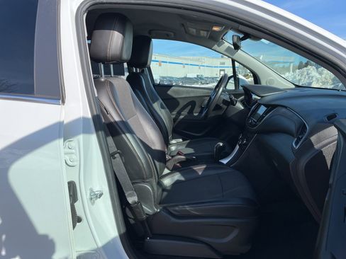 Used 2019 Chevrolet Trax LT w/ LT Convenience Package image 15