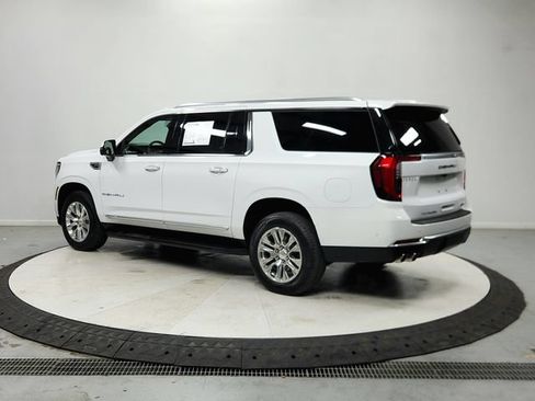 Used 2025 GMC Yukon XL Denali AWD/4WD image 6