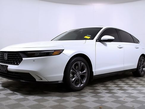 Used 2023 Honda Accord EX-L image 2