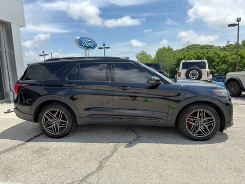 Used 2025 Ford Explorer ST w/ Sun And Sound Package AWD/4WD image 8