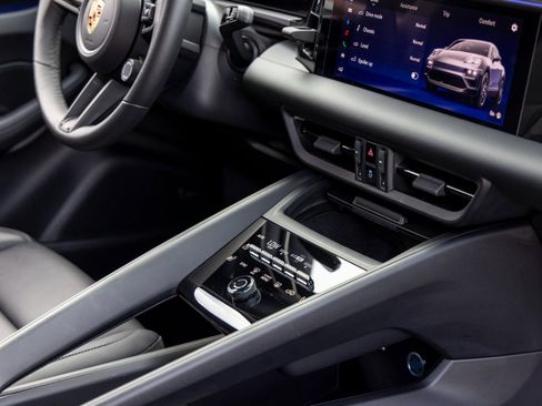 Certified 2025 Porsche Macan Electric RWD image 53