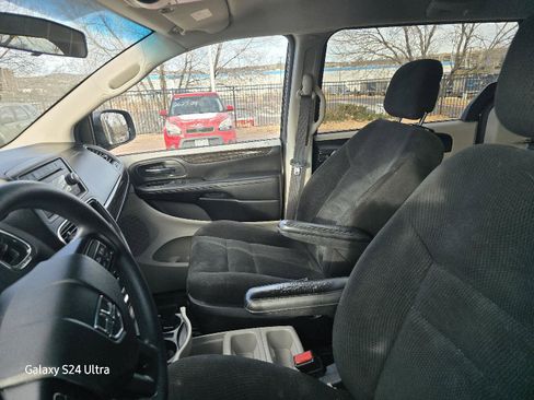 Used 2016 Dodge Grand Caravan SE w/ Quick Order Package 29E SE image 3