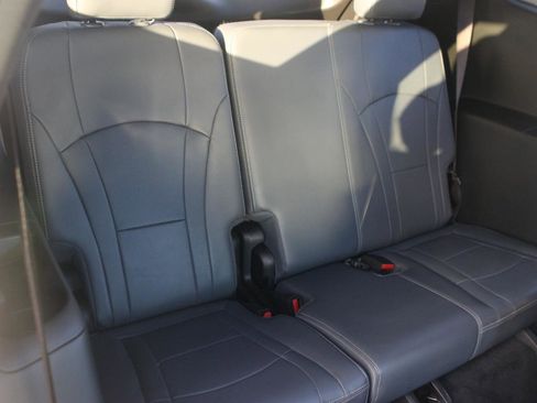 Used 2023 Buick Enclave Essence image 35