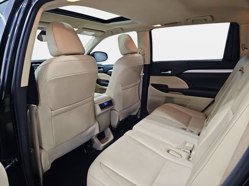 Used 2017 Toyota Highlander XLE FWD image 13