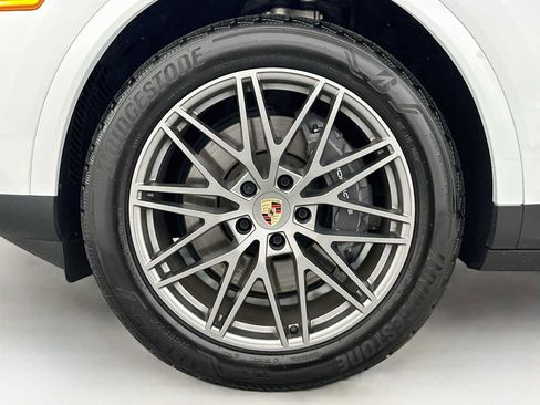 Certified 2026 Porsche Cayenne Coupe AWD/4WD image 32